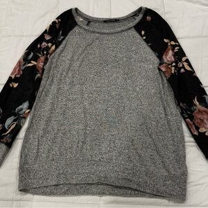 Pink Clover Gray Floral Sleeve Long Tee